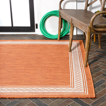 Lucia Classic Diamond Border Indoor/outdoor Area Rug